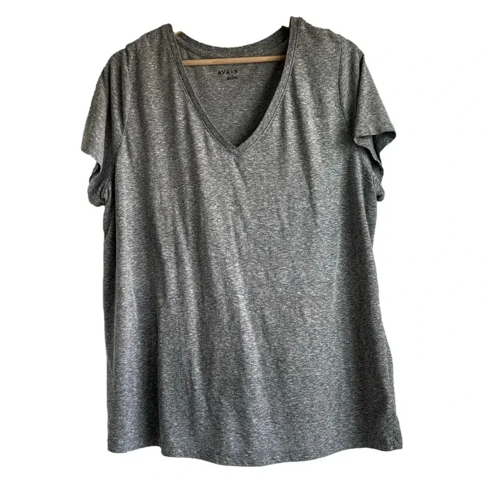 Ava & Viv V-Neck T-Shirt - size 1x